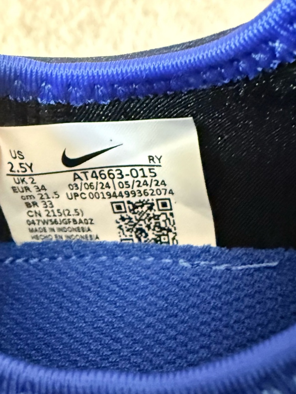 NWB Nike Flex Runner Black/Game Royal/Dark Smoke Grey/White Size 2.5Y - Picture 9 of 10